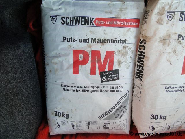 Wand verputzen, Raum für Gartengeräte